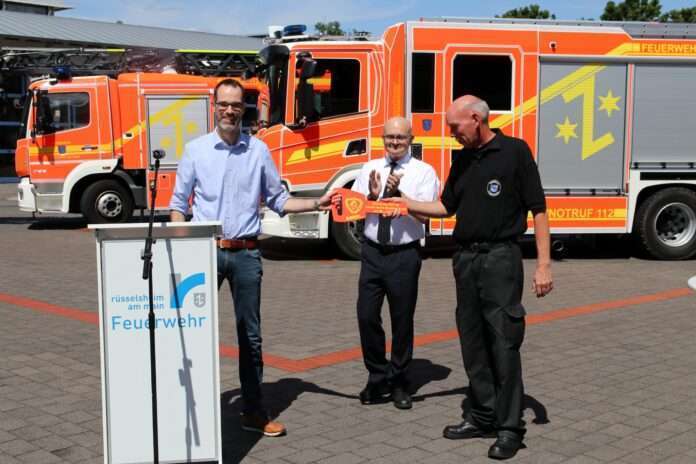 Schlüsselübergabe für HLF 20