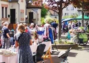 Flohmarkt an der cramer-klett-siedlung in gustavsburg 1