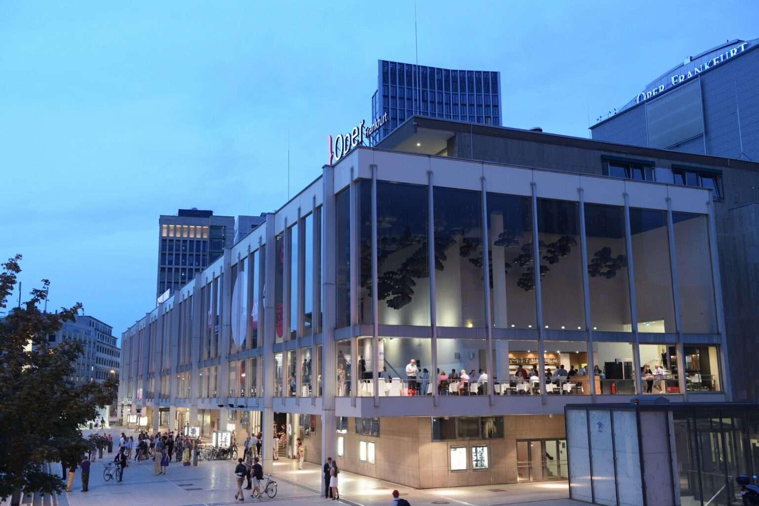 Oper Frankfurt: Siebte Auszeichnung als 'Opernhaus des Jahres' | BYC ...
