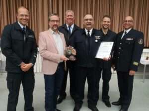 Feuerwehr ginsheim-gustavsburg: jürgen karheiding ist ehrenstadtbrandinspektor