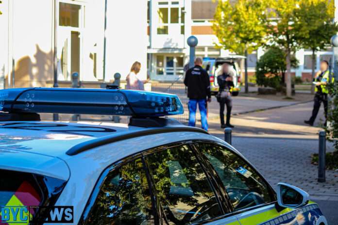 Großangelegter Polizeieinsatz und Evakuierung nach Bombendrohung an Schule in Mainz | Foto: BYC-News