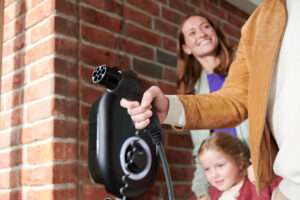 Studie zu e-autos, balkonkraftwerke, wärmepumpen und das einsparpotenzial