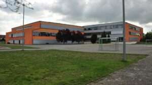 Mehrere verletzte schüler und lehrer an der igs in ginsheim