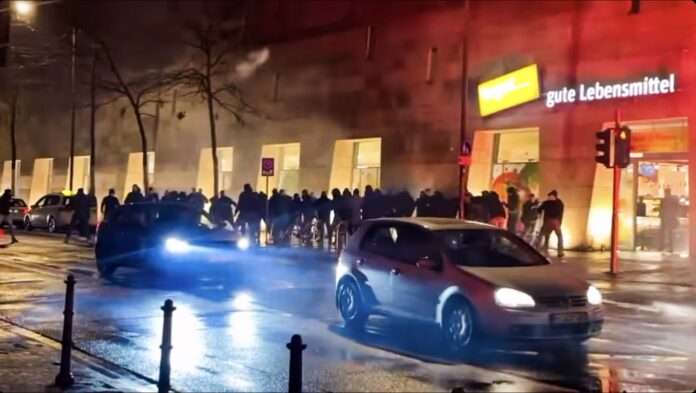 Massenschlägerei am Römischen Theater in Mainz: Polizei ermittelt nach nächtlicher Auseinandersetzung | Foto: Instagram