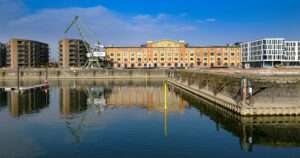 Polizei mainz unterstützt notleidende kinder - reiner hamm übergibt spendensumme 1