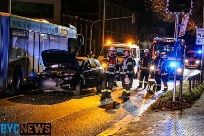 Schwerer Unfall in Mainz: Rettungswagen und Linienbus involviert | Foto: BYC-News