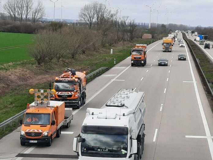 Autobahnmeistereien im Dauereinsatz für Verkehrssicherheit: Reinigungsarbeiten an 365 Tagen im Jahr | Foto: Autobahn.de