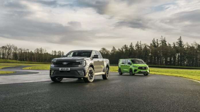 Ford Pro stellt mit dem Ford Ranger MS-RT (li.) und dem Ford Transit Custom MS-RT zwei besonders sportlich ausgelegte Sondereditionen vor. | Foto: Ford-Werke GmbH