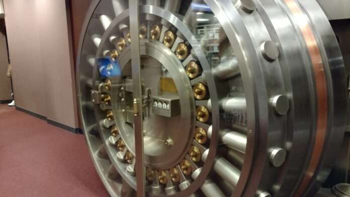 vault-2383965_1920