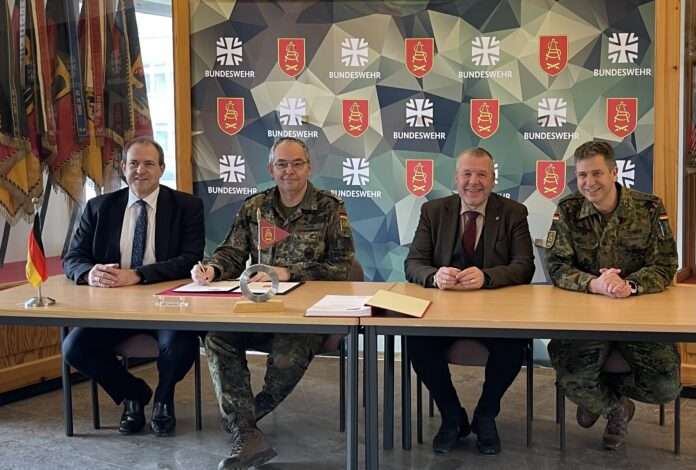 OB Frühauf, General Mais; MdB Weingarten, Oberst Tuneke im Wappensaal der Artillerieschule