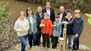 Mit mercedes gegen baum gekracht - schwerer unfall auf der a671 bei hochheim