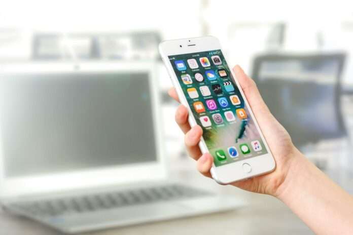 iPhone, Laptop, Bildquelle: pexels.com