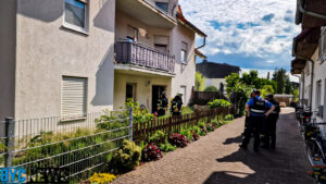 Hochzeitskorso auf der a671 mit abgedeckten kennzeichen