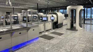 Schnellere abfertigung bei den sicherheitskontrollen am flughafen frankfurt