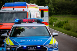Unfall zwischen pkw und straßenbahn in mainz: polizei sucht zeugen