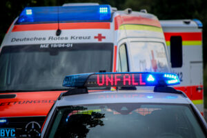 Monsheim: wohnmobil-fahrer mit alkohol am steuer verursacht unfall auf b47