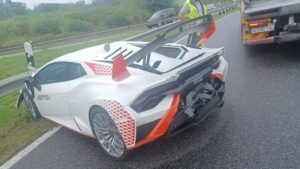 A60 mainz: vollsperrung nach unfall zwischen lamborghini und lkw