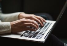 Akademische Ghostwriter Preise vergleichen: Worauf sollten Sie achten? Office, Laptop