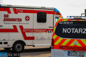 Mainz: 89-jähriger von auto erfasst und meterweit durch die luft geschleudert