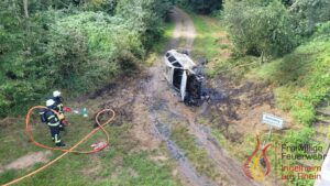 Ingelheim: auto stürzt von der a60 und geht in flammen auf