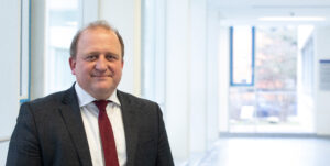 Gesundheitssystem unter druck: gkv verzeichnet milliarden-defizit Gesundheitssystem unter druck: gkv verzeichnet milliarden-defizit 1