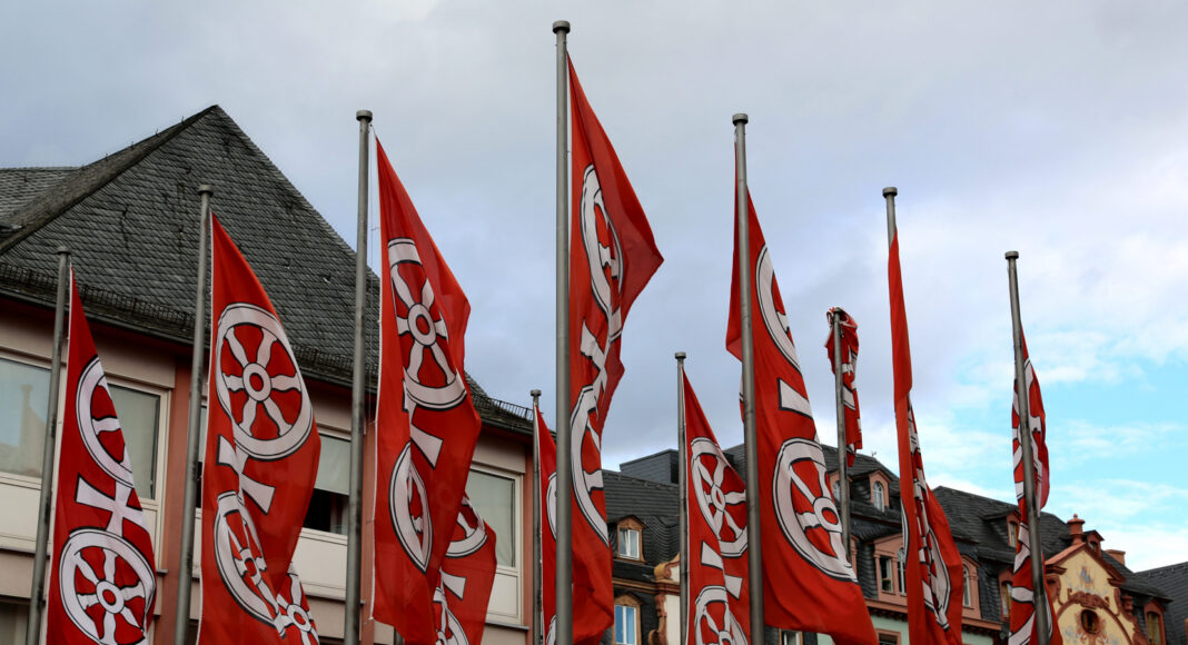 Mainz Fahnen Symbolbild
