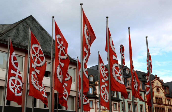 Mainz Fahnen Symbolbild