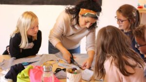 Mainz: lkw-fahrer umfährt absperrungen und verletzt sicherheitsmitarbeiter