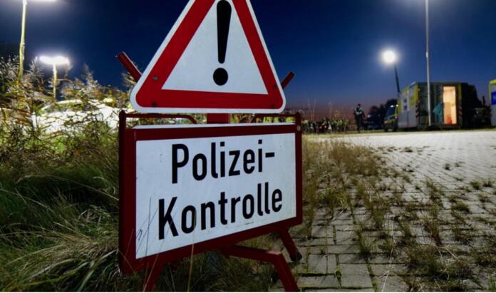 Symbolbild Polizeikontrolle