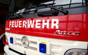 Rettungssprung aus 2. Stock: mann entkommt wohnungsbrand in frankfurt