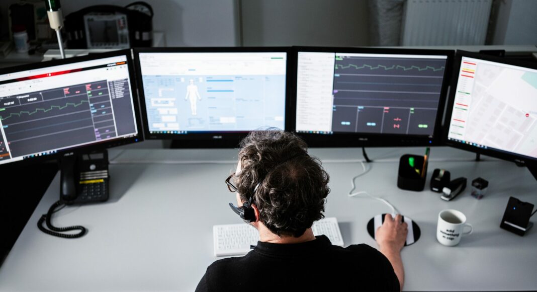 Telenotarzt_Zentrale_DSC04876-scaled