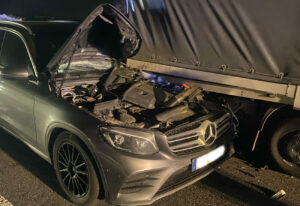 Unfall a61: fünf fahrzeuge kollidieren – sechs personen verletzt