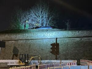 Mercedes am abhang: polizei mainz und feuerwehr im einsatz Mercedes am abhang: polizei mainz und feuerwehr im einsatz