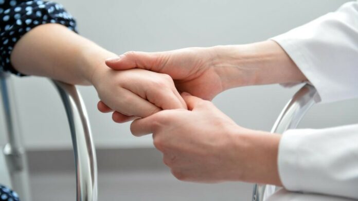 Pressebild-Betreuung-Palliativstation-3e271dc5-6e4e3d30@1100w