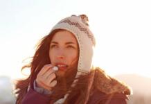 Die besten Pflegehacks gegen trockene Lippen im Winter