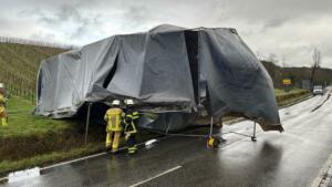 Kurioser einsatz in bad kreuznach: zelt sorgt für verkehrsbehinderungen