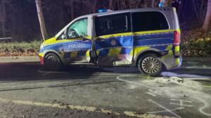 Schwerer unfall mit streifenwagen - mehrere personen verletzt Schwerer unfall mit streifenwagen - mehrere personen verletzt