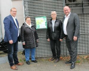 Riedstadt: laien-defibrillator auf dem rathausplatz installiert