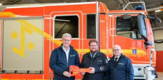 Oberbürgermeister Patrick Burghardt, Wehrführer Stefan Wagner und Feuerwehrchef Jörg Wintermeyer | Quelle: Stadt Rüsselsheim am Main, Fotografin: Isabella Groth