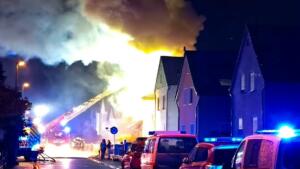 Großeinsatz in büttelborn: wohnungsbrand mit menschenleben in gefahr