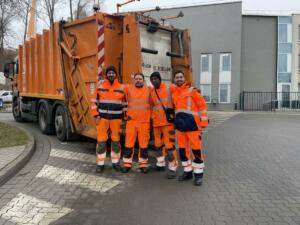 Silas gottwald (spd) arbeitet eine schicht als müllwerker bei der elw Silas gottwald (spd) arbeitet eine schicht als müllwerker bei der elw 1