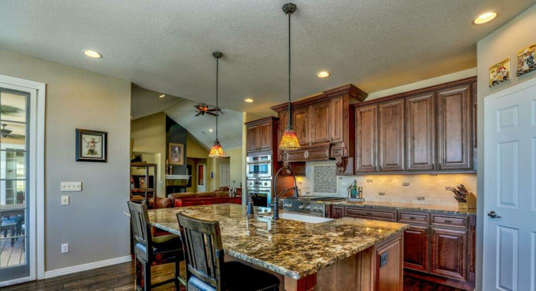 pexels-christa-grover-977018-2001944