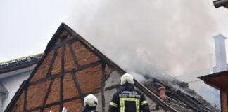 Dachstuhlbrand im Alzey | Foto: BYC-News | Thorsten Lüttringhaus