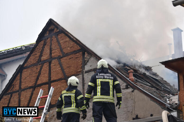 Dachstuhlbrand im Alzey | Foto: BYC-News | Thorsten Lüttringhaus