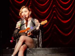 chrisweger (https://commons.wikimedia.org/wiki/File:Madonna_-_Rebel_Heart_Tour_Cologne_2_(22851518577).jpg), „Madonna - Rebel Heart Tour Cologne 2 (22851518577)“, https://creativecommons.org/licenses/by-sa/2.0/legalcode