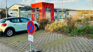 Teilsperrung des parkplatzes am bahnhof klein-winternheim Teilsperrung des parkplatzes am bahnhof klein-winternheim 1