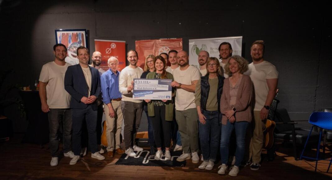 Gemeinsam für den guten Zweck: Klub Bøheme übergibt Spenden an „Trauernde Eltern & Kinder Rhein-Main e.V.“q