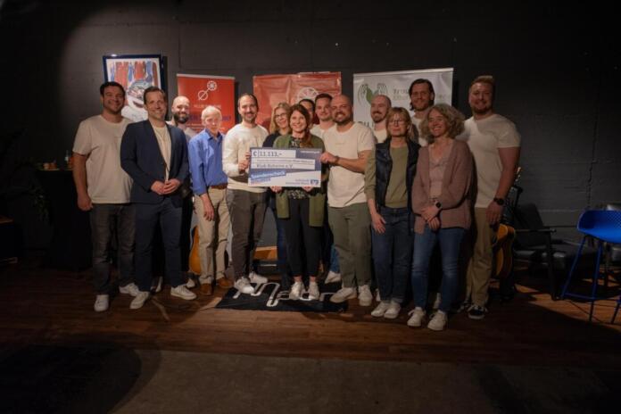 Gemeinsam für den guten Zweck: Klub Bøheme übergibt Spenden an „Trauernde Eltern & Kinder Rhein-Main e.V.“ Gemeinsam für den guten Zweck: Klub Bøheme übergibt Spenden an „Trauernde Eltern & Kinder Rhein-Main e.V.“q