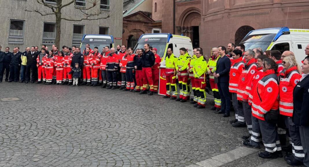 Fahrzeugübergabe NKTW´s an HiOrgs Mainz