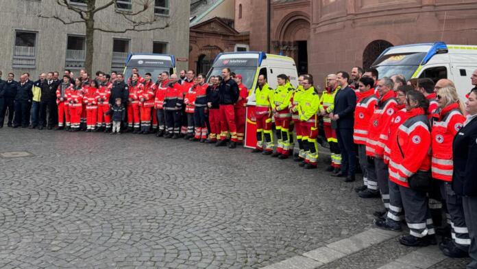 Fahrzeugübergabe NKTW´s an HiOrgs Mainz